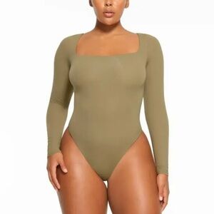 SKIMS - Fits Everybody Long Sleeve Square Neck Bodysuit